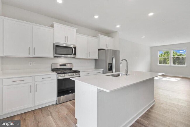 Building Photo - 16502 Green Glade Dr