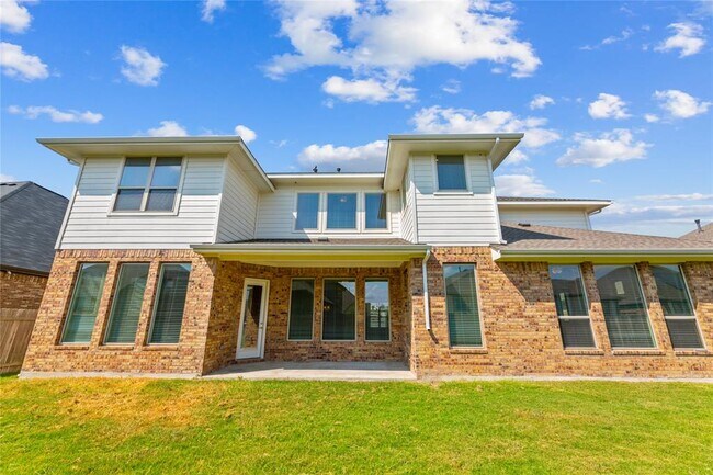 Building Photo - 5704 Monrovia Ln