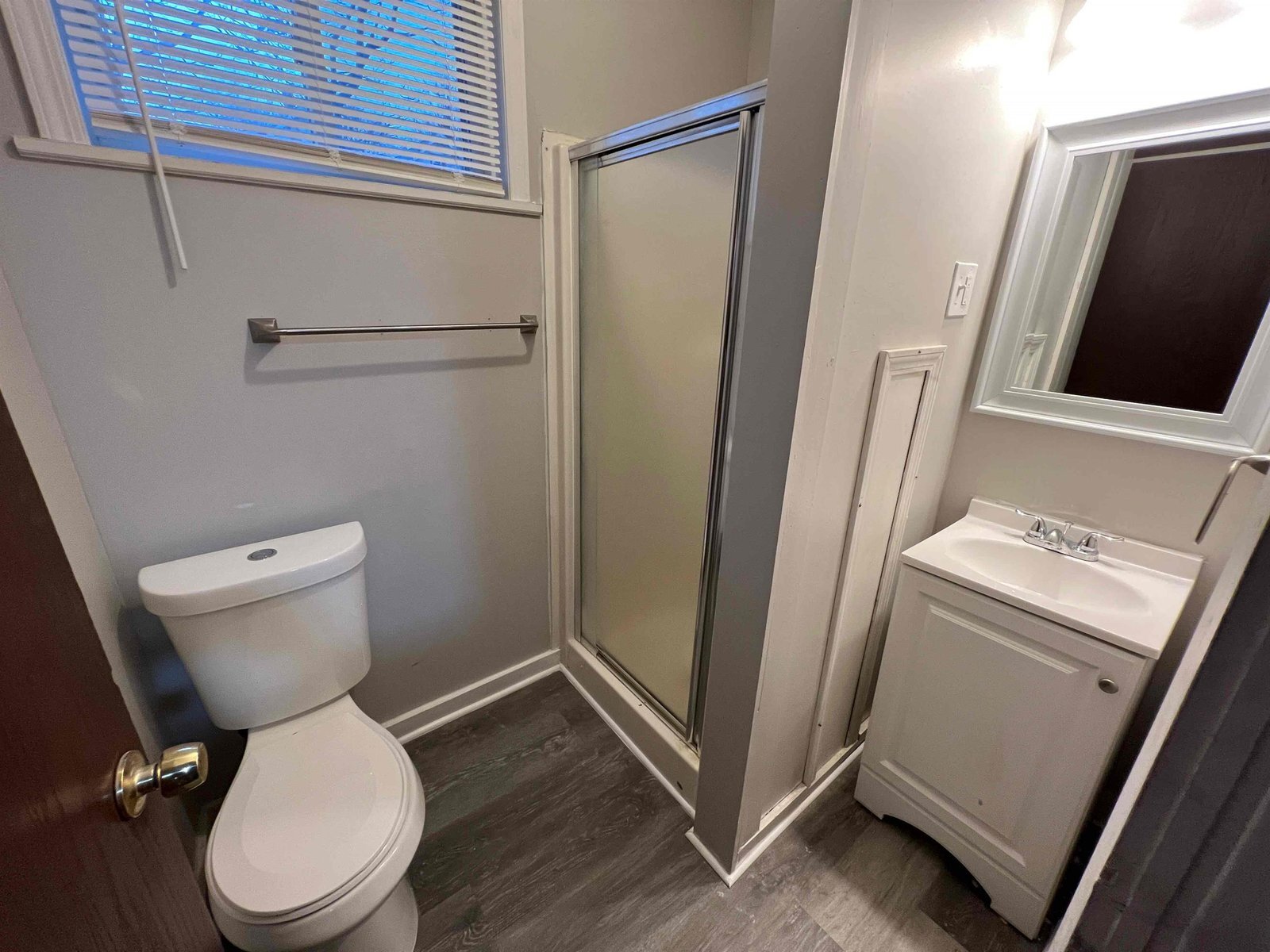 Building Photo - 1027 Delia Ave