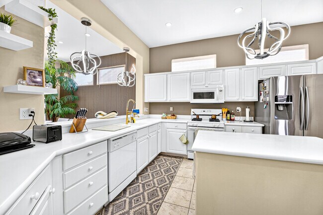 Building Photo - 78804 Platinum Dr