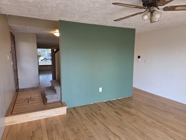 Building Photo - 921 Pasque Dr