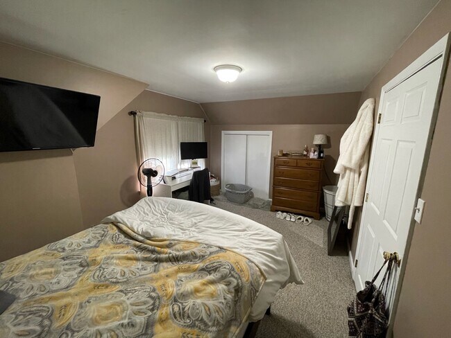 Bedroom - 59 Maybrook Ave