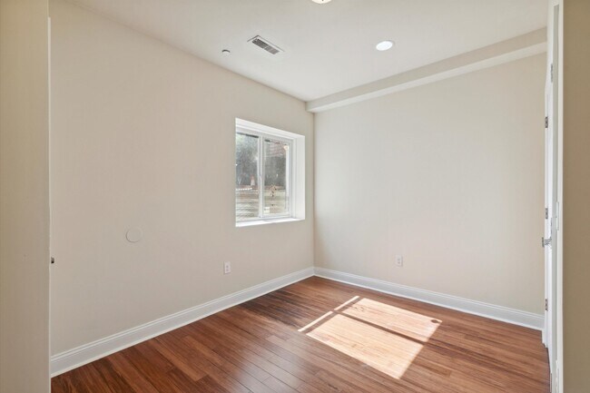 Building Photo - 1408 Willington St