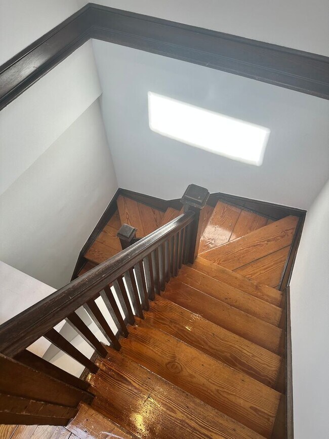 Building Photo - 809-809-809-802 King St