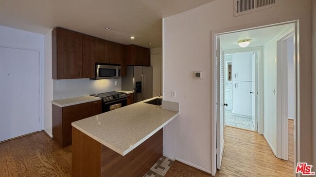 Building Photo - 1134 Alta Loma Rd