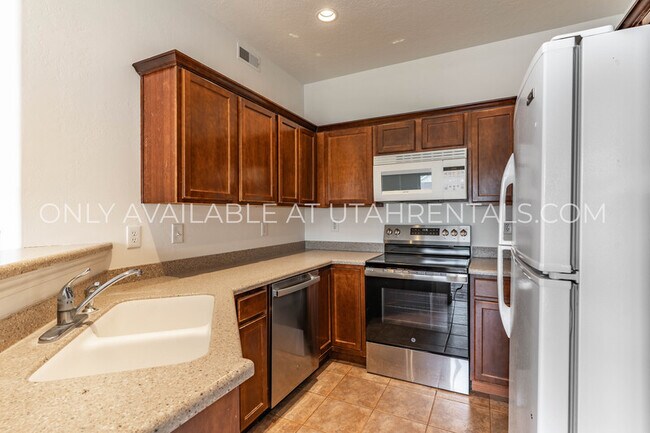 Building Photo - 211 Greenfield Cir