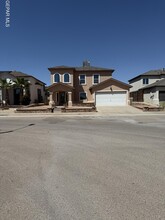 Building Photo - 3737 Tierra Campa Dr