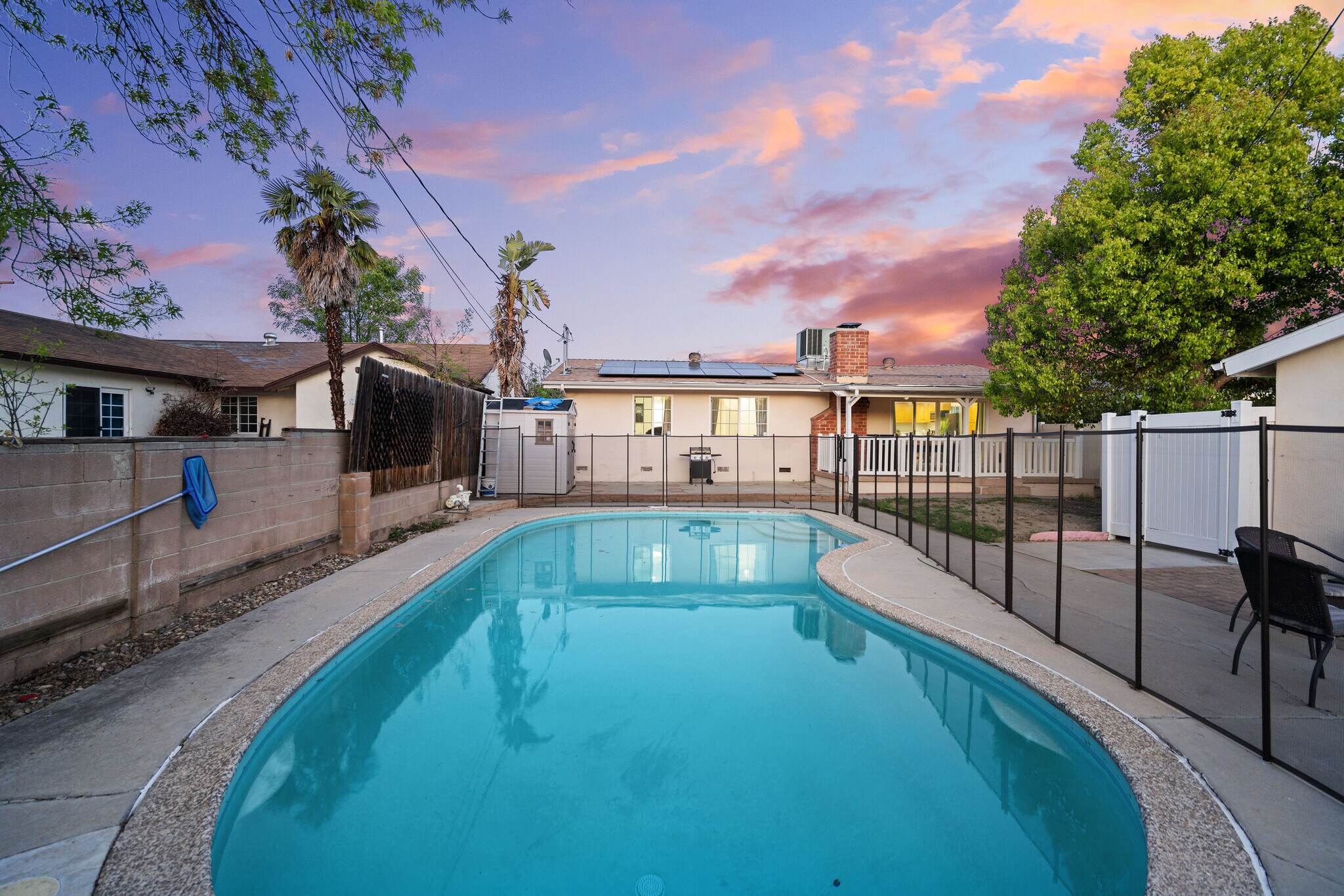 Building Photo - 6527 Woodlake Ave