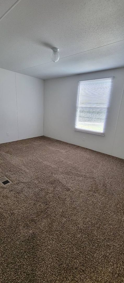 Building Photo - Ready to Move in