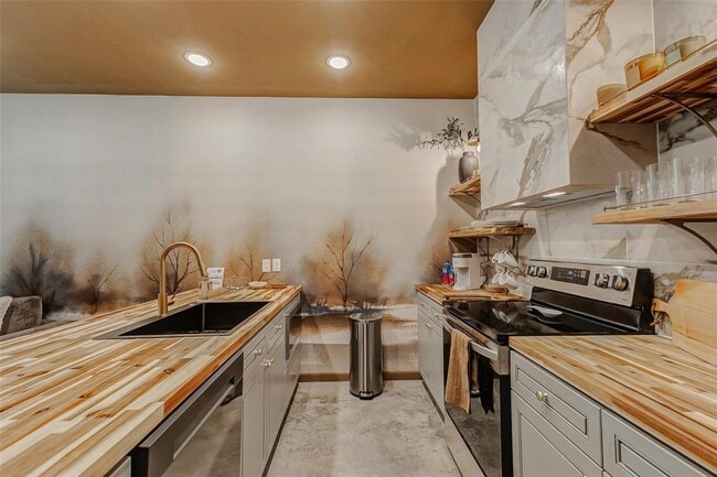 Building Photo - 302 W 31st St