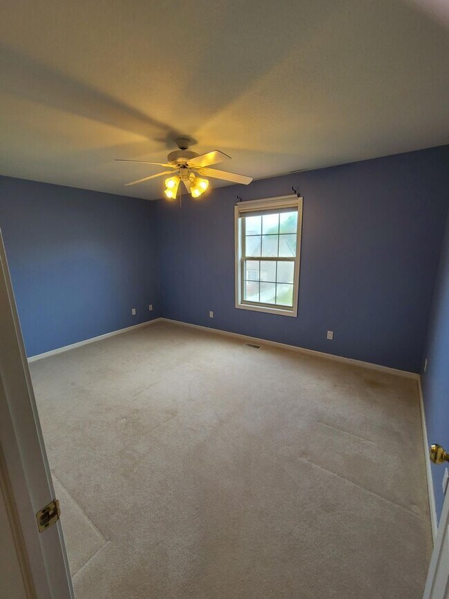 Building Photo - 5 Bedroom 2 and 1/2 bathrooms located in Cherry Hills Subdivision! Available Now!