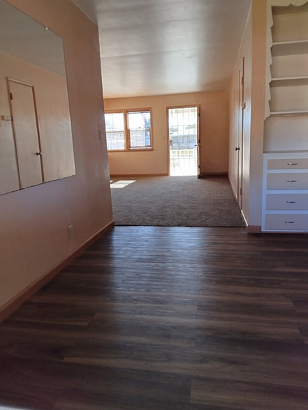 Building Photo - 305 W Ave J 10