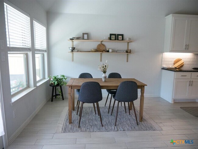 Building Photo - 292 Eagle Ford Dr