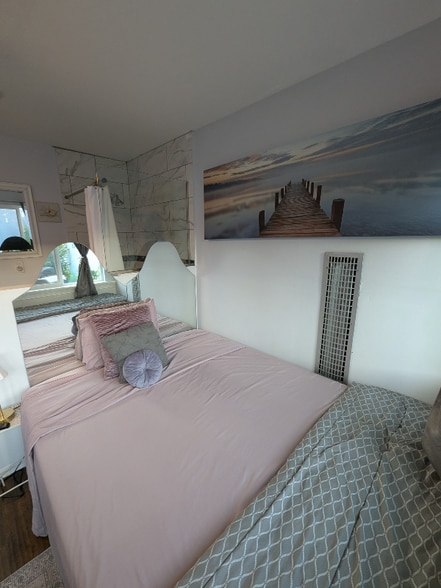 Building Photo - 8735 1/2 Harvard Blvd