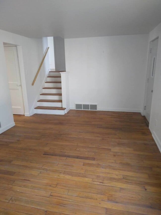 Building Photo - 810 Sullivan Ct