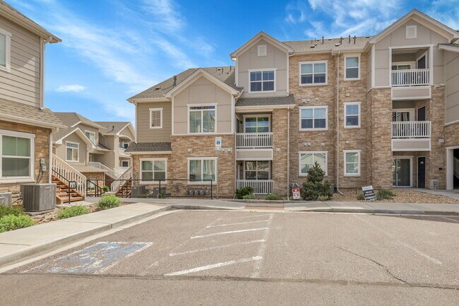 Building Photo - $2,775 - 3 Bed, 3 Bath Condo in Aurora wit...