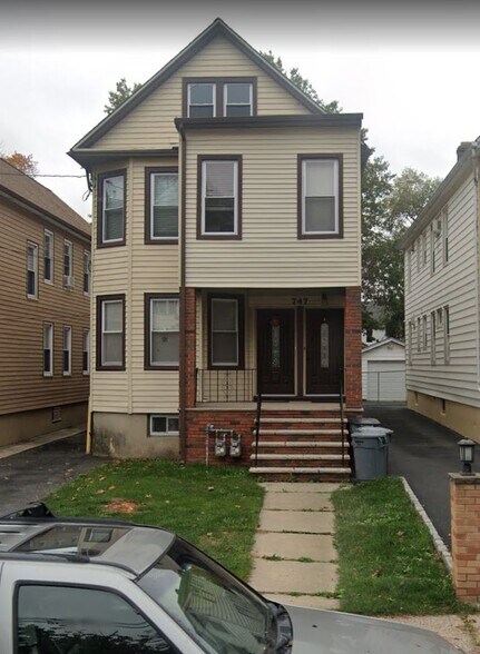 Building Photo - 747 Adams Ave