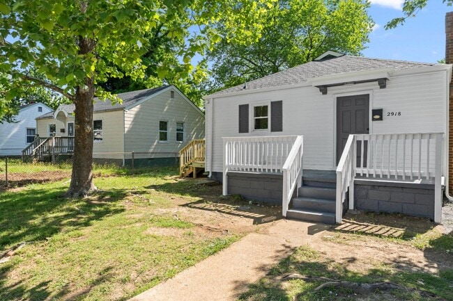 Building Photo - 2918 Lynhaven Ave