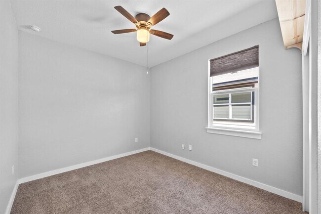 Building Photo - 129 Cupreata Ln