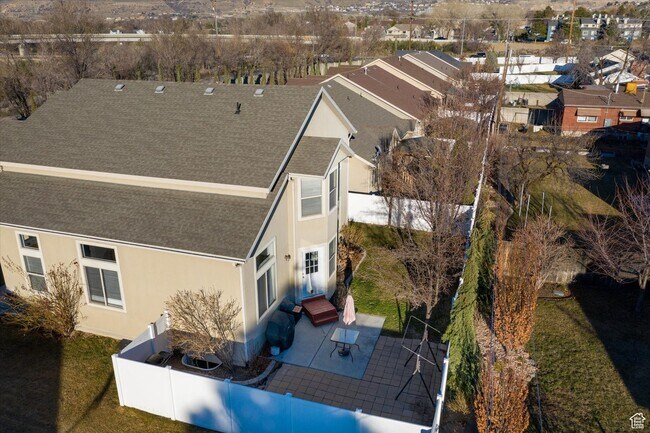 Building Photo - Amazing Cottonwood Heights 4bd/3ba home! G...