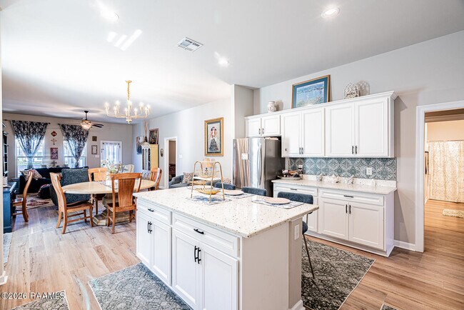 Building Photo - 125 Lightbourne Dr