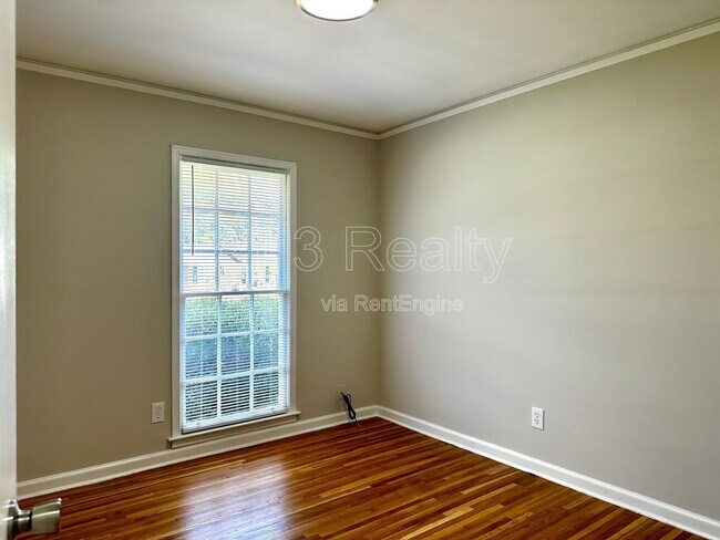 Building Photo - 712 Sir Michael Dr