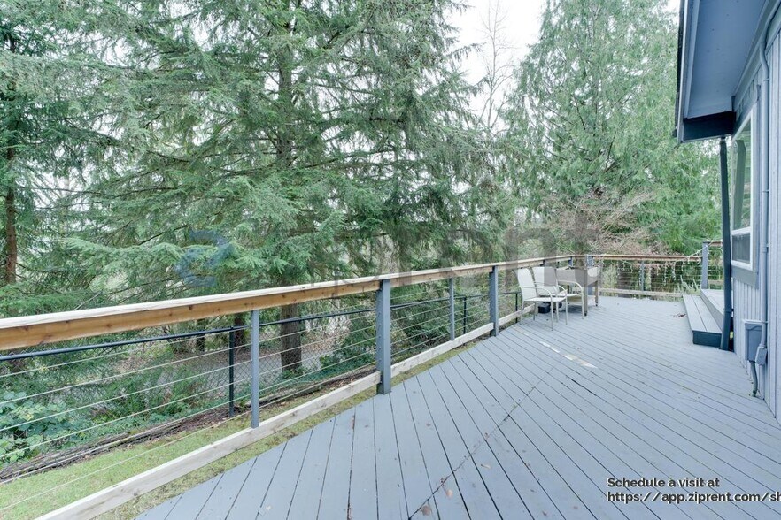 Building Photo - 380 Mt Defiance Cir SW