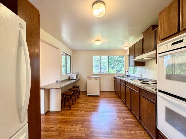 Building Photo - Bellevue Home
