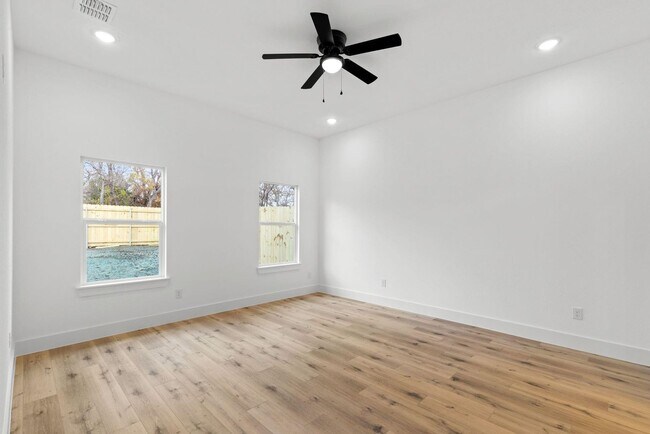 Building Photo - 5516 Helmick Ave