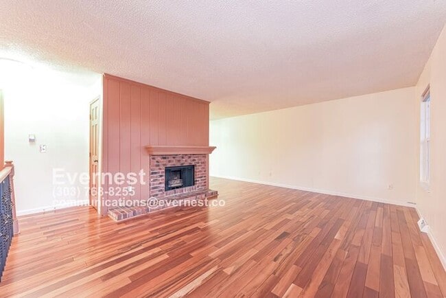 Building Photo - 2-Bedroom Home with Modern Amenities and C...