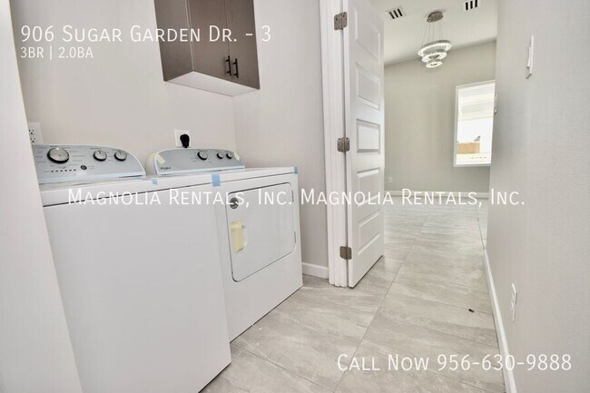 Building Photo - 906 Sugar Gdn Dr