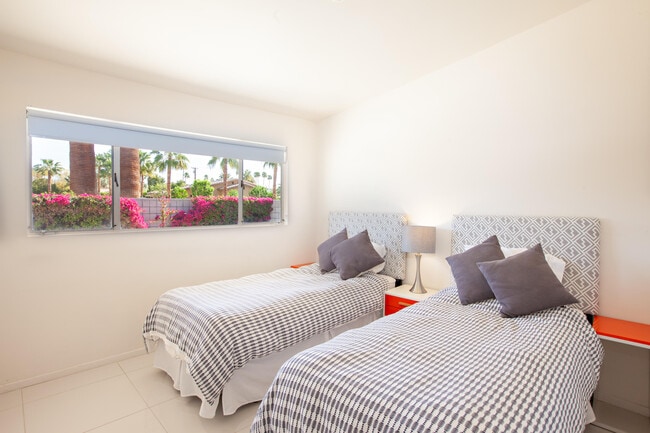 Building Photo - 2007 E Andreas Rd