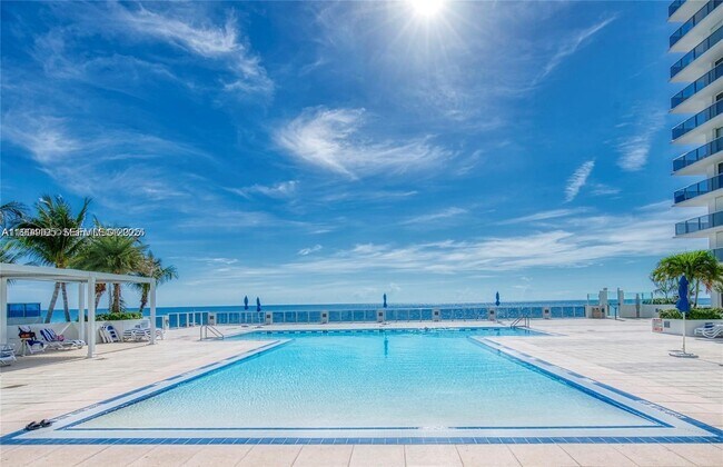 Building Photo - 2751 S Ocean Dr