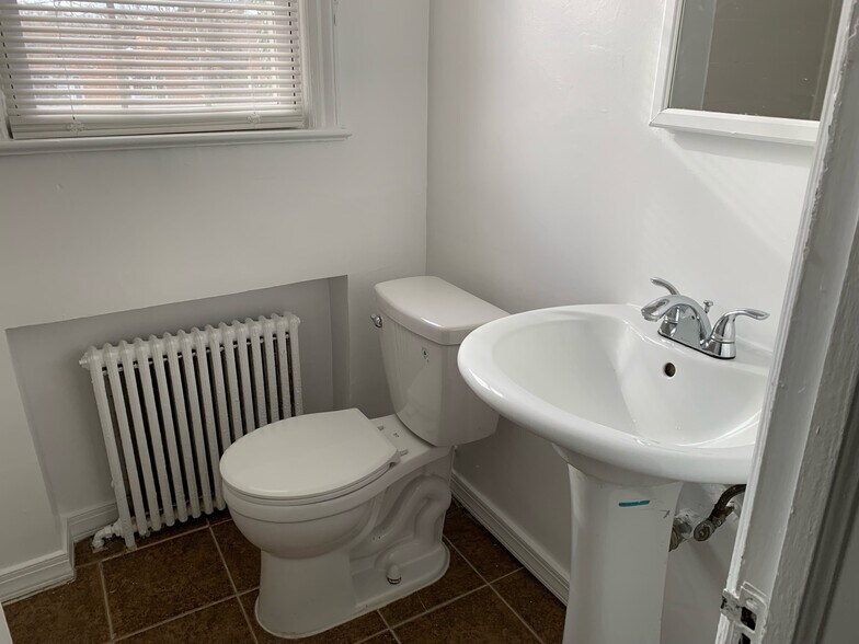 Building Photo - 4034 Calvert St NW