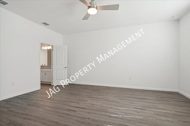 Building Photo - 516 Fredericksburg St