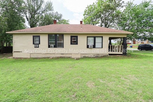 Building Photo - N Rosedale Ave Triplex