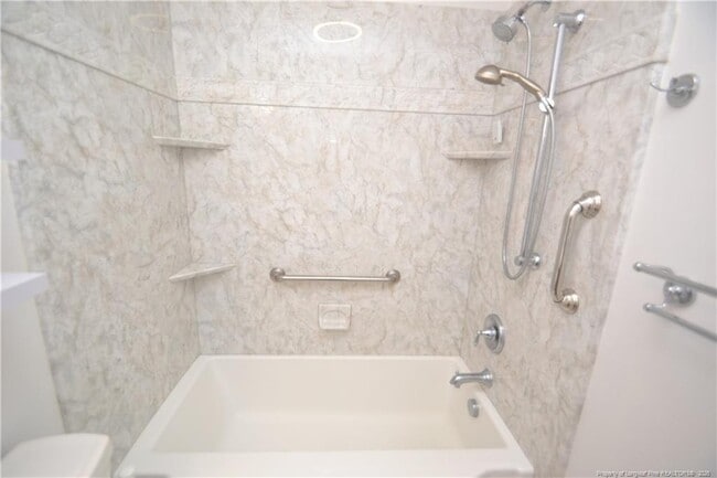 Building Photo - 806 Kingswood Dr