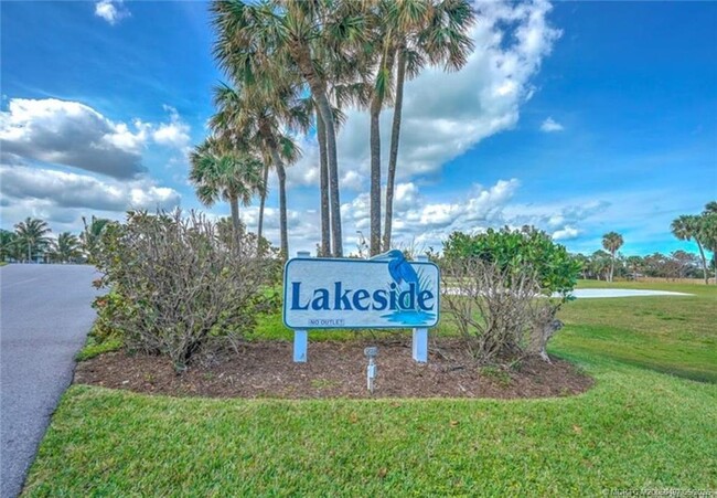 Building Photo - 5539 NE Gulfstream Way
