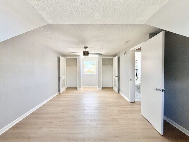 Building Photo - 8718 Thornwood Ln