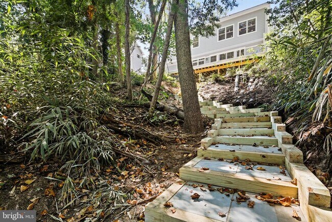 Building Photo - 922 Waterview Dr