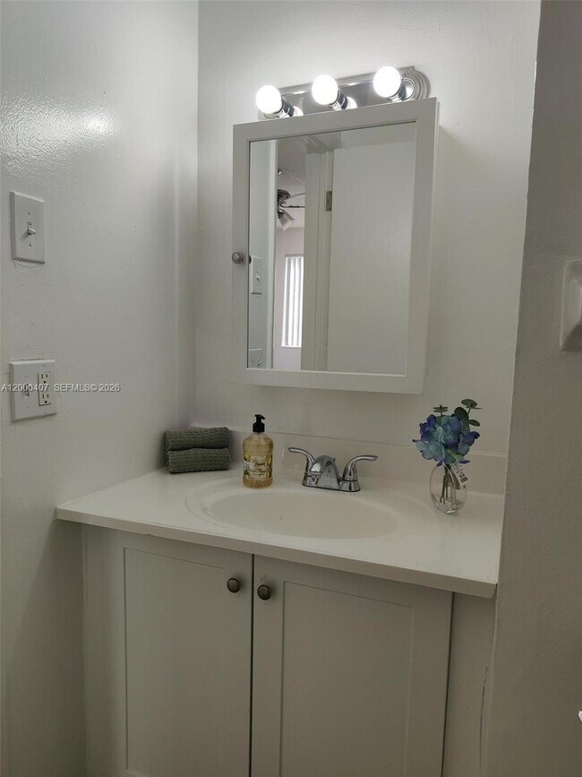 Building Photo - 5930 NE 18th Ave