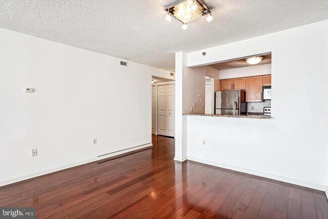 Building Photo - 10101 Grosvenor Pl