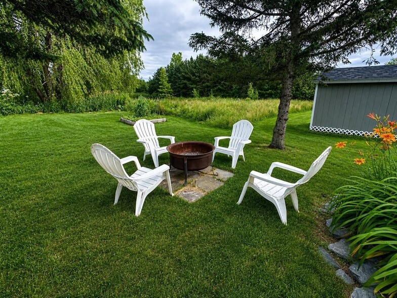 Yard - 5 Horseshoe Ln