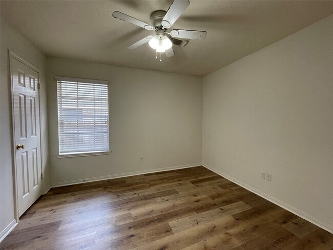 Building Photo - 17115 Cradle Cove Ct