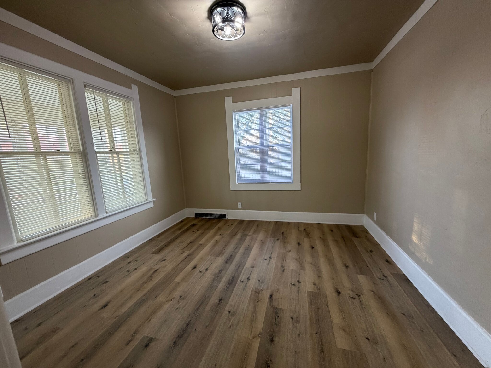 Building Photo - 708 N 10th St