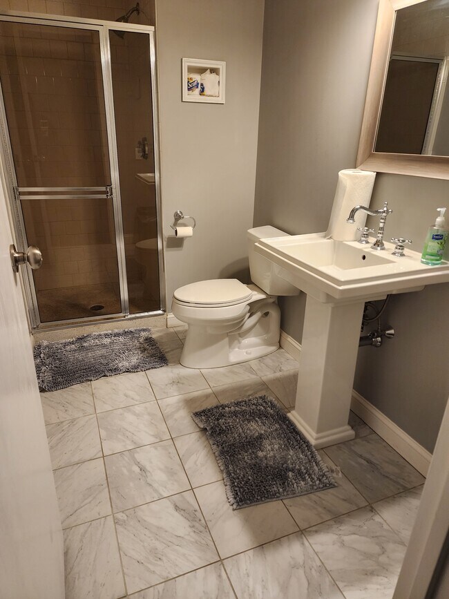 Building Photo - 200 Burkhall St