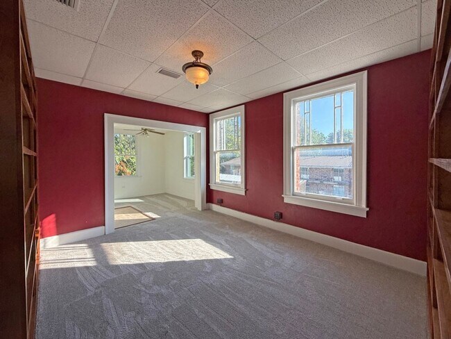 Building Photo - 551 E Boswell St