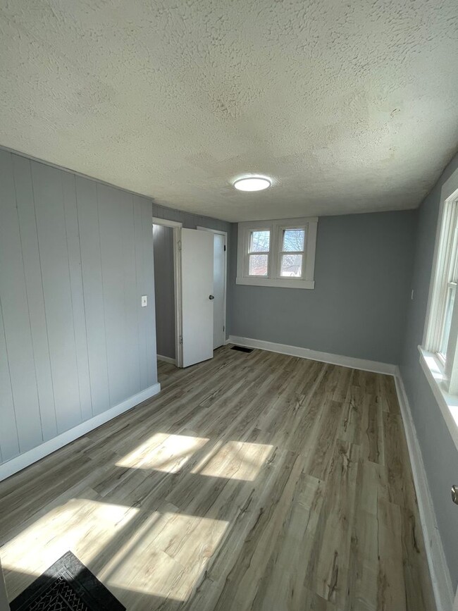 Building Photo - 206 Morgan St