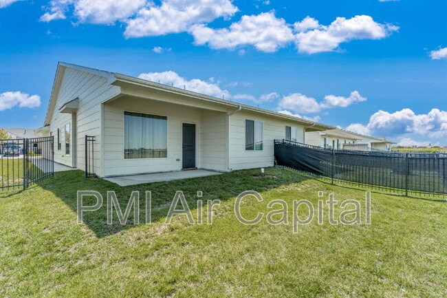 Building Photo - 4315 N Sandplum St