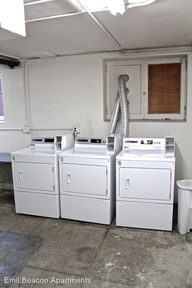 Building Photo - 945 Beacon Ave